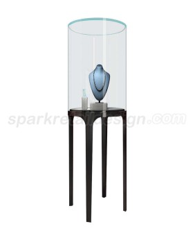 High End Custom Jewelry Showcases Design