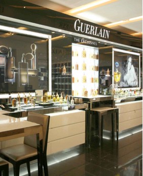 High End Retail Perfume Shop Display Cabinet